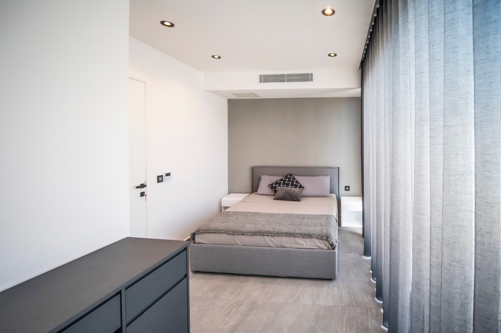 St Julians Seafront Penthouse's Image 10
