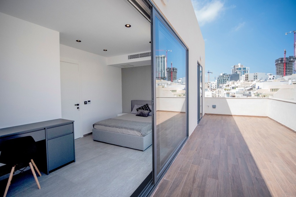 St Julians Seafront Penthouse's Image 8