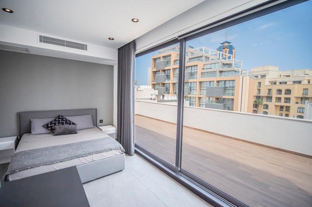 St Julians Seafront Penthouse's Image 11
