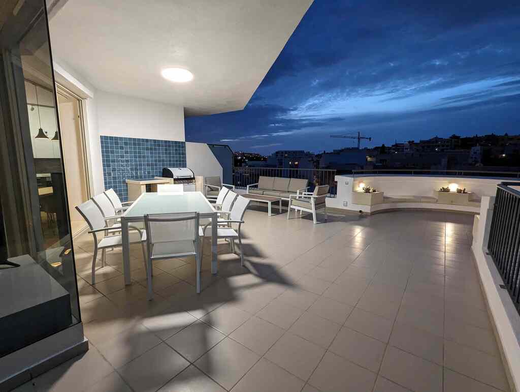 Gzira Furnished Penthouse's Image 3