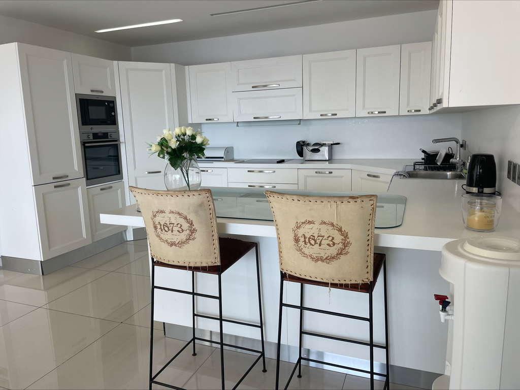 Malta_property_to_let-Apartment_Fort_Cambridge_Shopping_mall-oyster_christie's