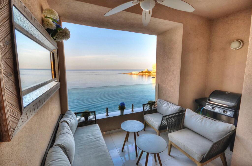 Malta_apartment_for_sale-St.Julians_cafeterias_nearby-oyster_christie's
