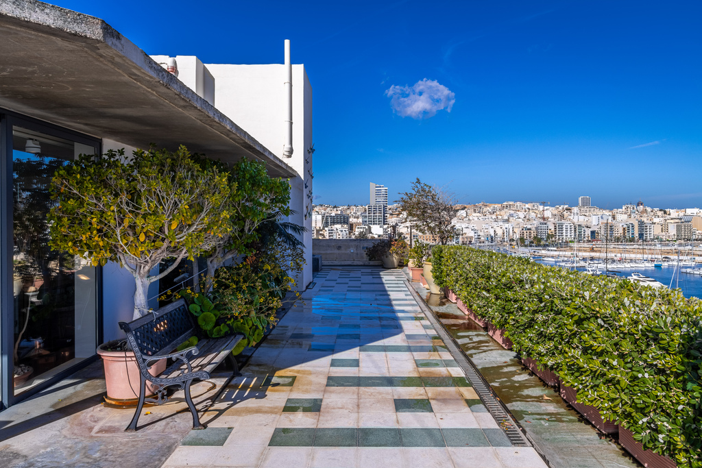 Ta' Xbiex Finished Semi-detached Villa's Image 3
