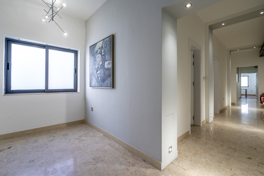 Pieta Fully Equipped Office's Image 4