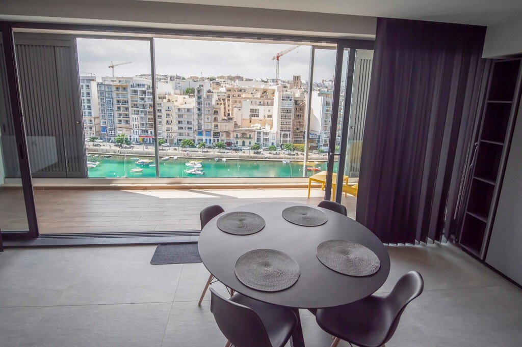 St Julians Luxury Apartment's Image 5