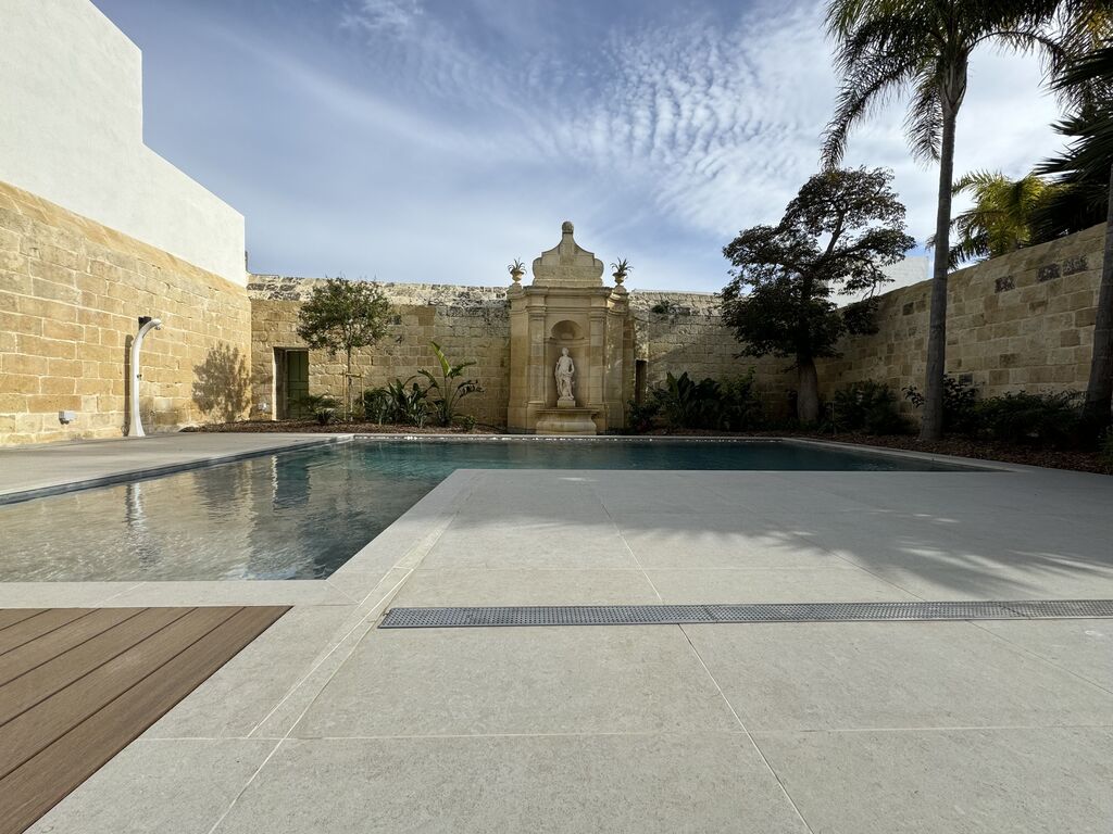 Malta_property_to_let-Zebbug_house_of_character-equipped_gym-oyster_christie's_processed
