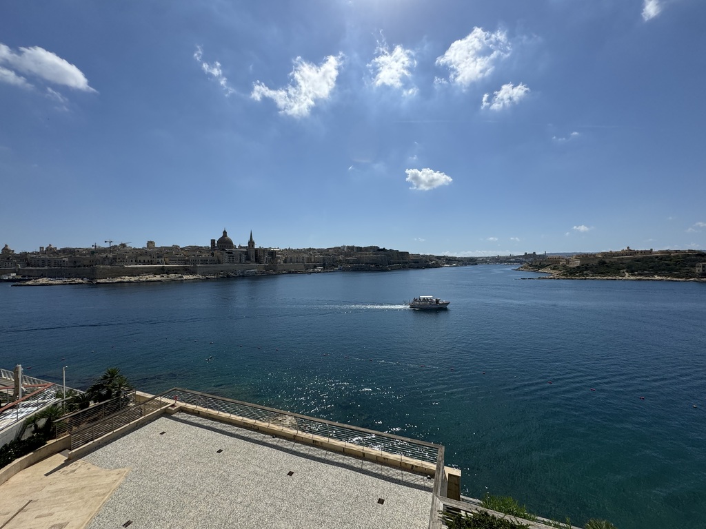 Sliema-apartment-to-let-public-transport-oyster-christies