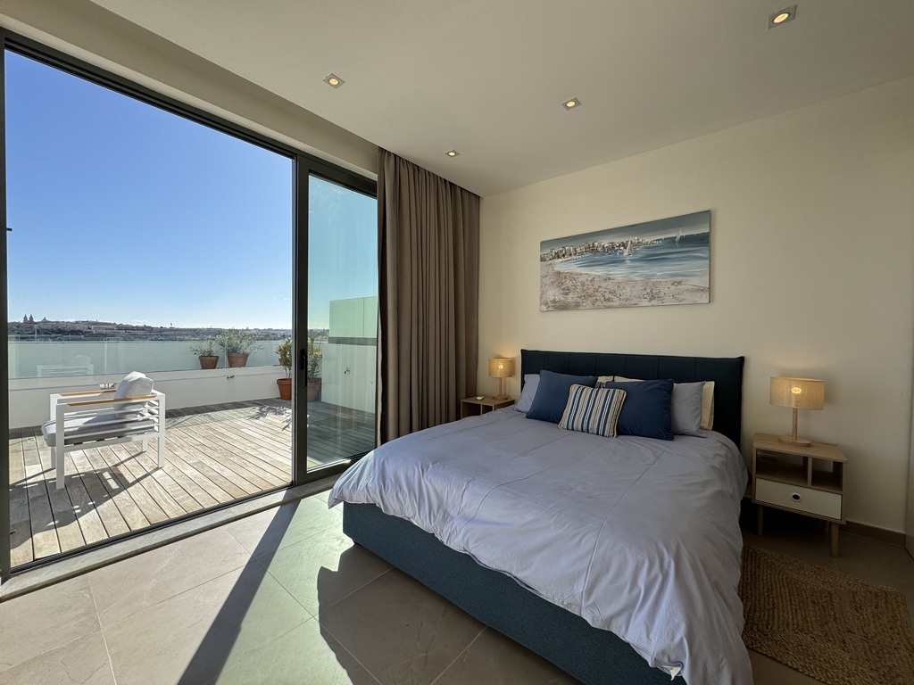 Sliema Seafront Penthouse's Image 9