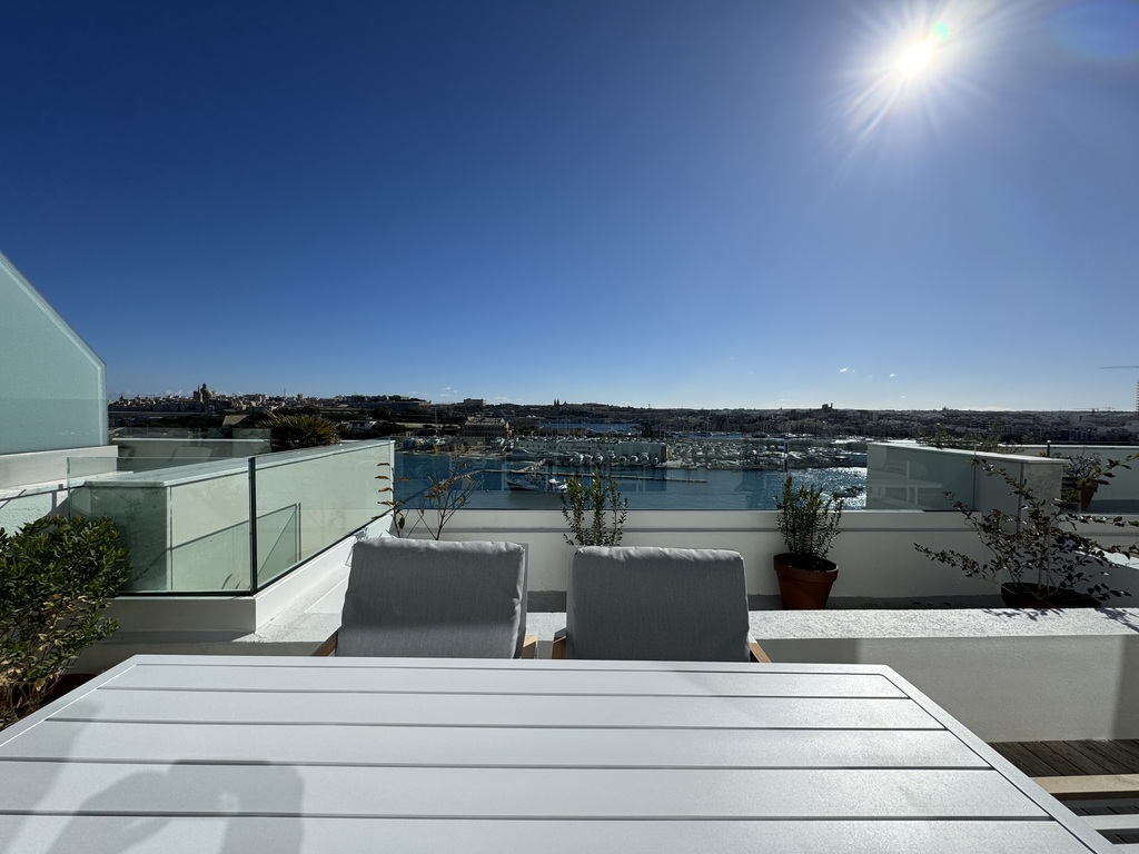Sliema Seafront Penthouse's Image 3