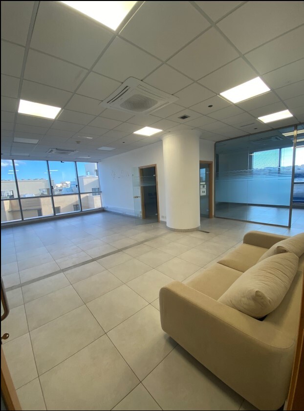 Portomaso Finished Office's Image 2