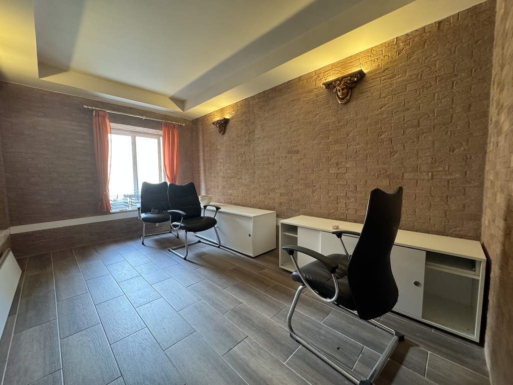 St Julians Furnished Office's Image 5