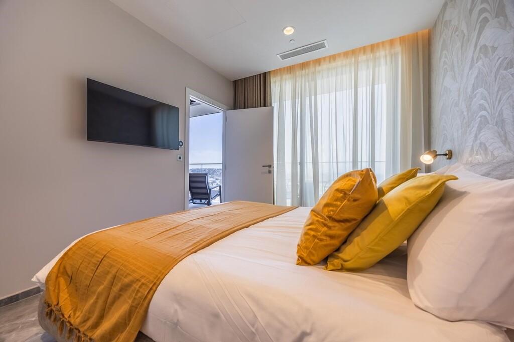 Mercury Towers High Rise Apartment's Image 12