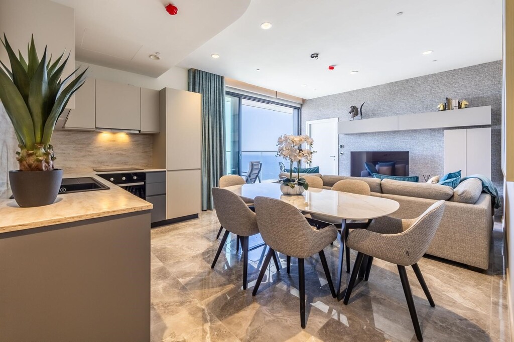 Mercury Towers High Rise Apartment's Image 5
