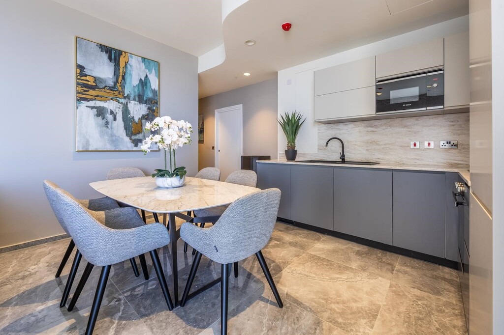 Mercury Towers High Rise Apartment's Image 7