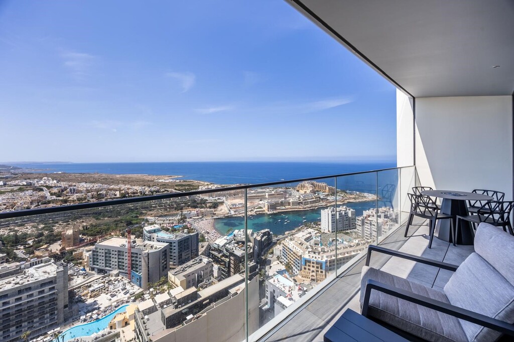 Mercury-tower-apartment-to-let-views-oyster-christies