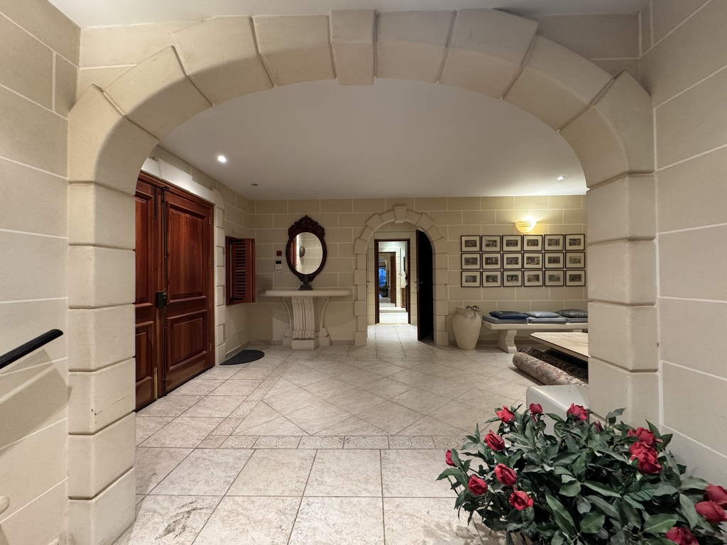 Portomaso_apartment_for_sale-retire_to_Malta-oyster_christie's