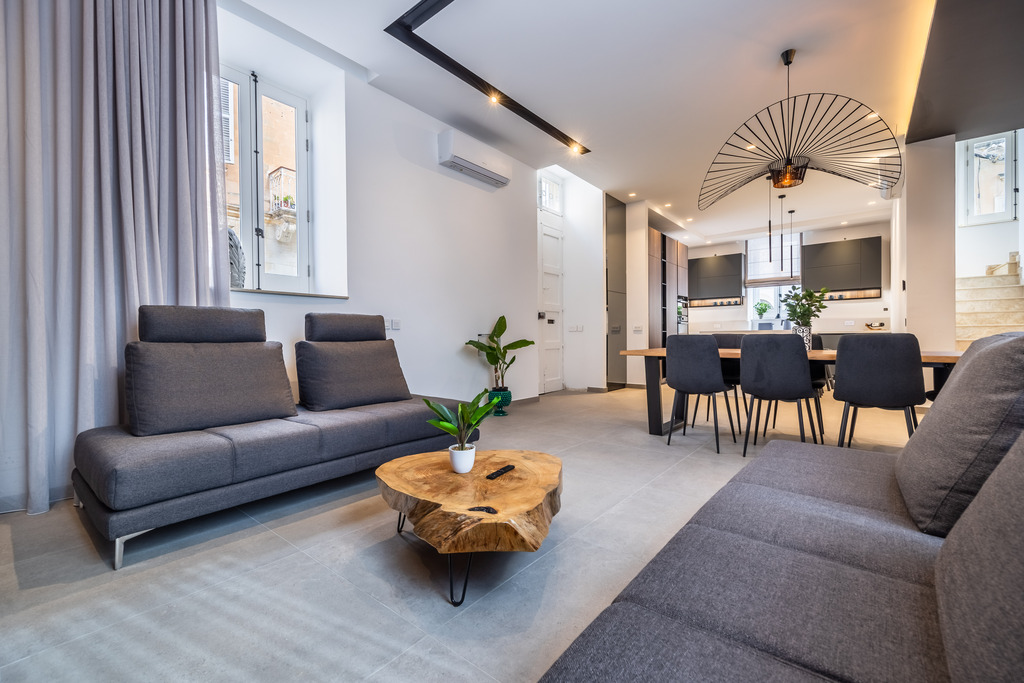 Malta_townhouse_to_let-Sliema_ public_transport_accessibility-oyster_christie's