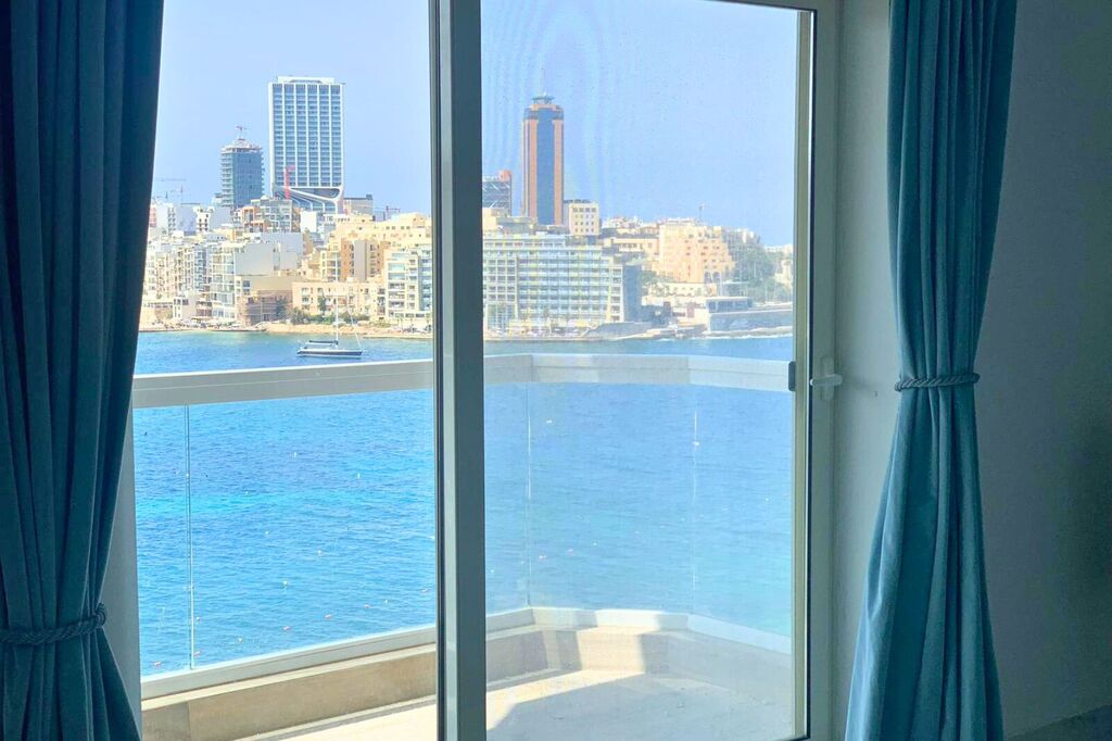 Sliema Seafront Apartment's Image 7