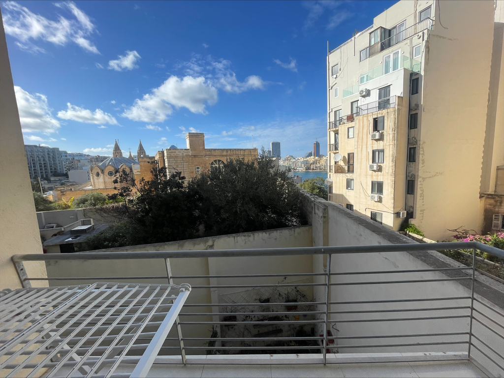 Sliema Furnished Apartment's Image 4