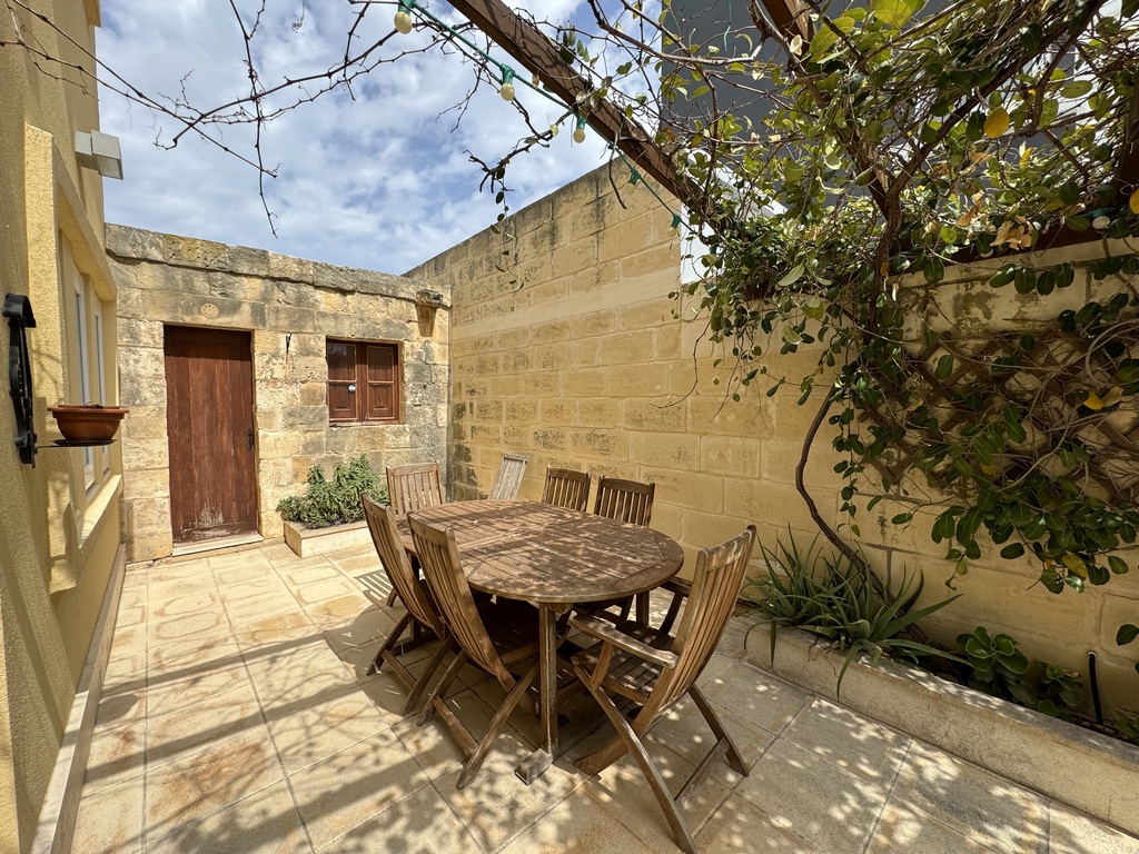 San Gwann Furnished Detached Villa's Image 8