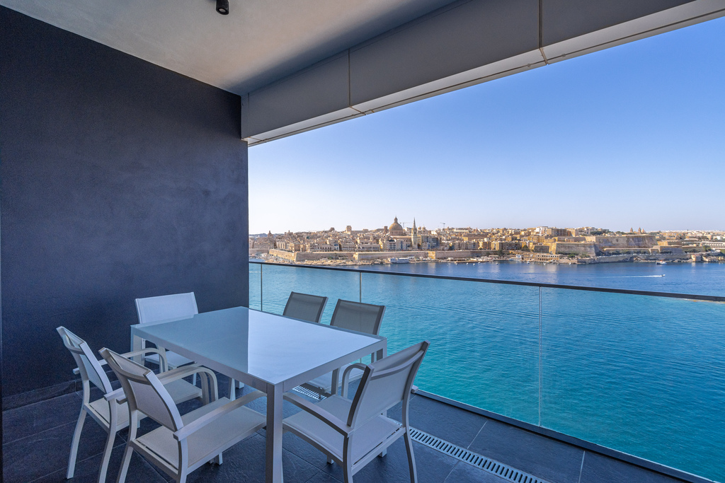 Sliema-apartment-to-let-views-oyster-christies