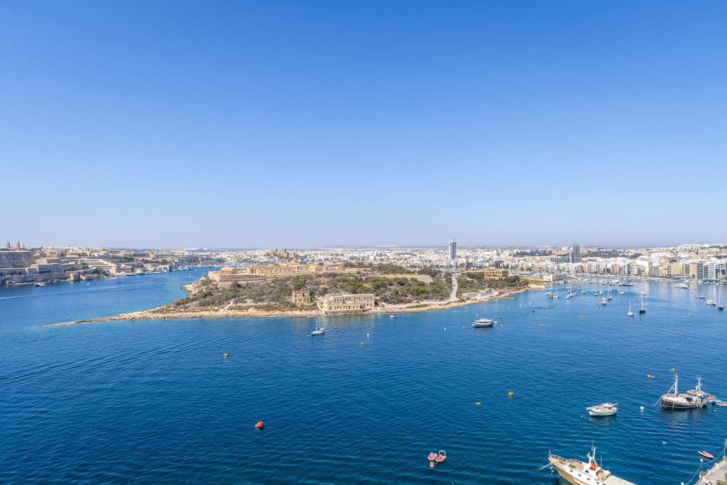 Sliema-apartment-to-let-safe-area-oyster-christies