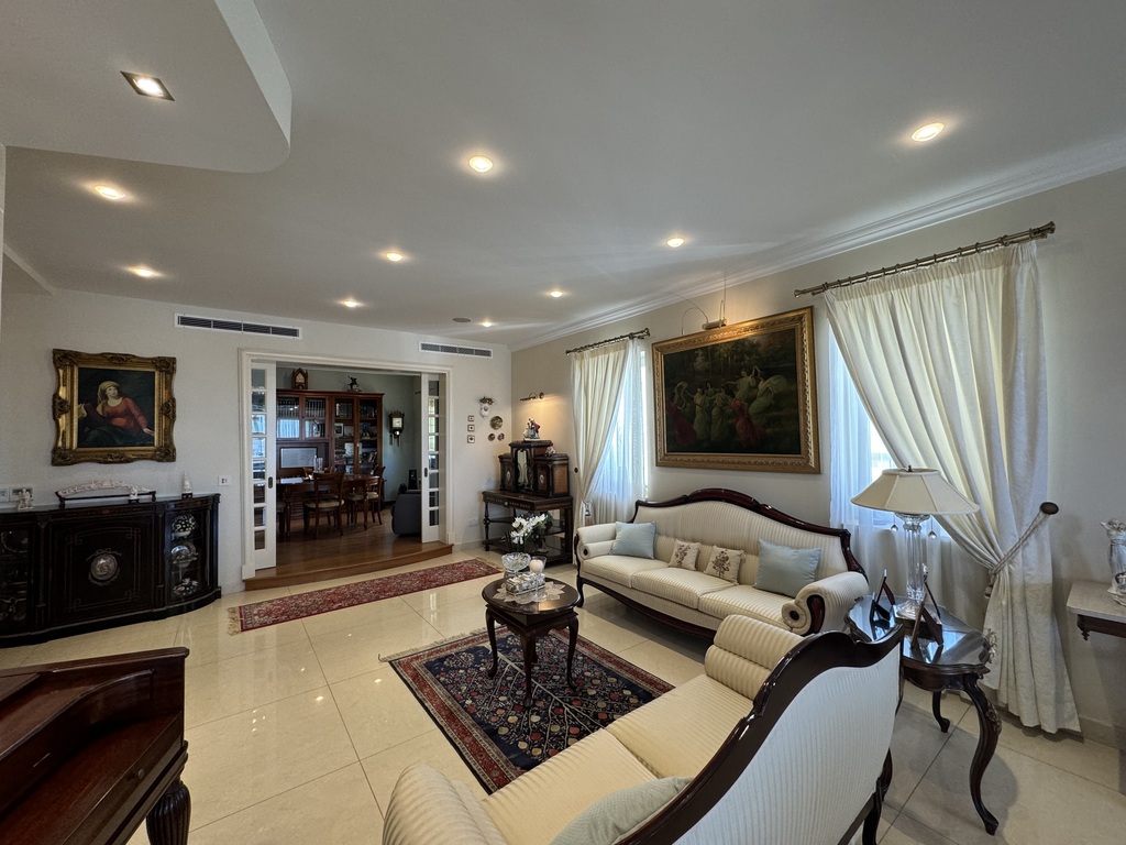 Tigne_point-apartment_to_let-family_friendly-oyster_christie's