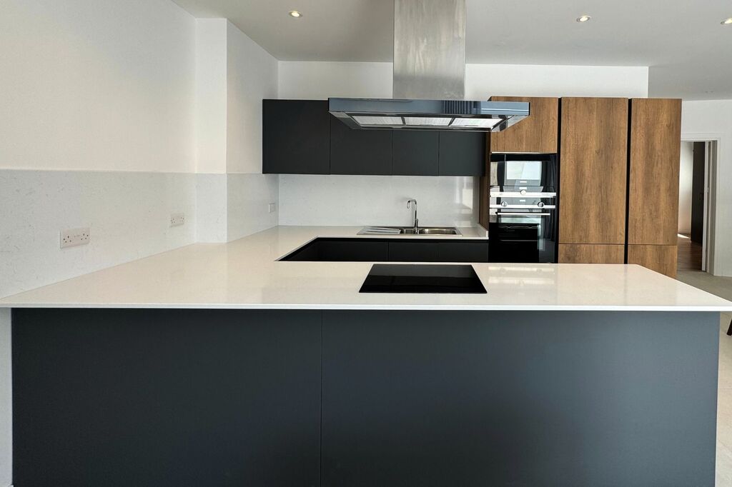 Furnished_Penthouse_To_Let_Oyster_christies