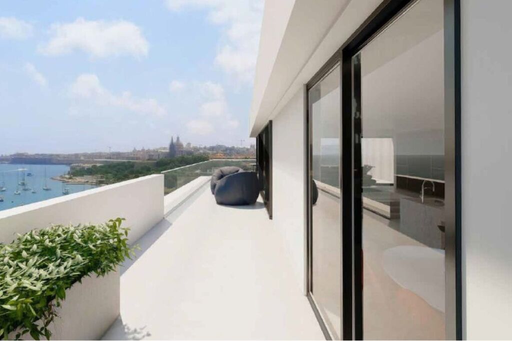 Gzira_penthouse_for_sale-sunny_climate-oyster_christie's