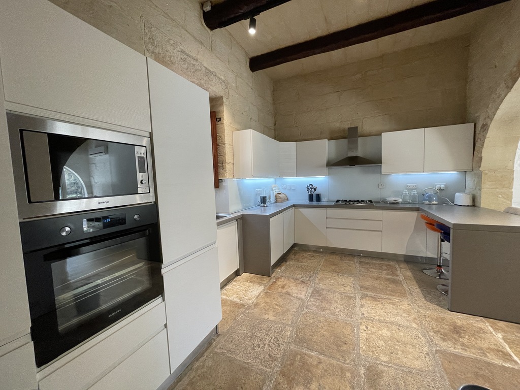 Mosta-house-of-character-to-let-9