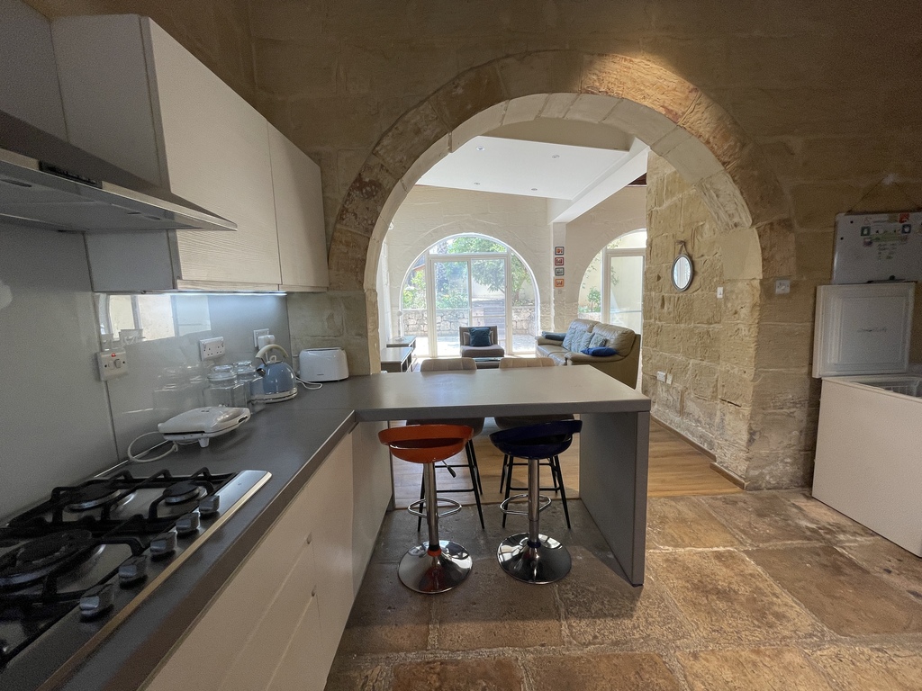 Mosta-house-of-character-to-let-8