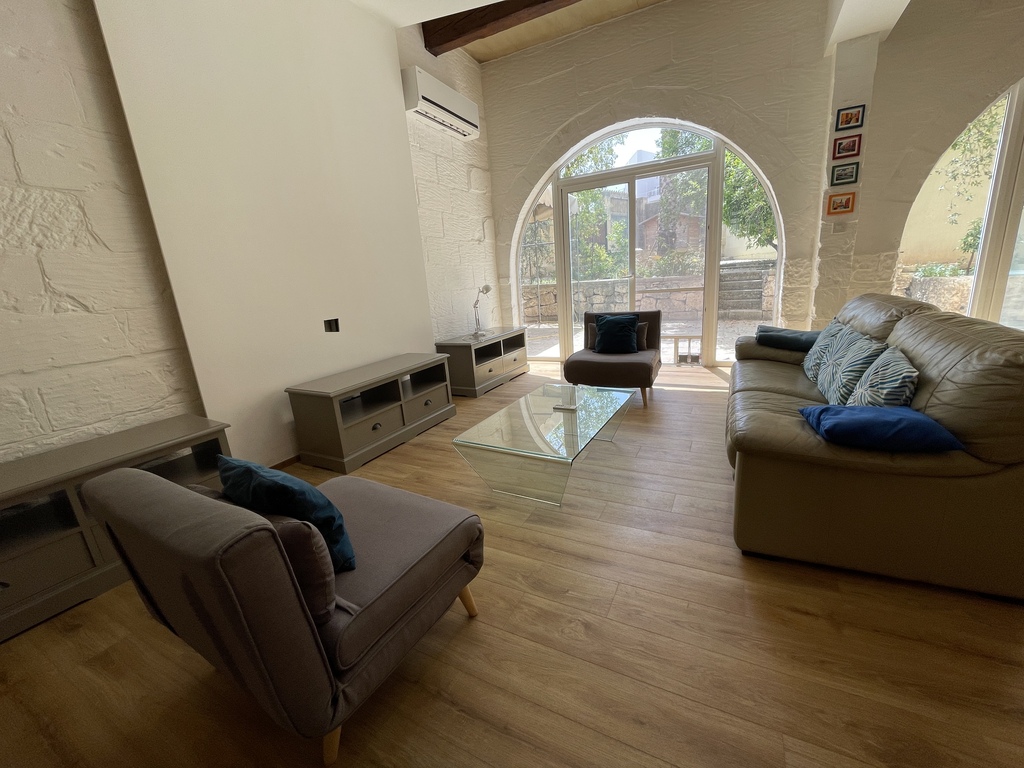 Mosta-house-of-character-to-let-10