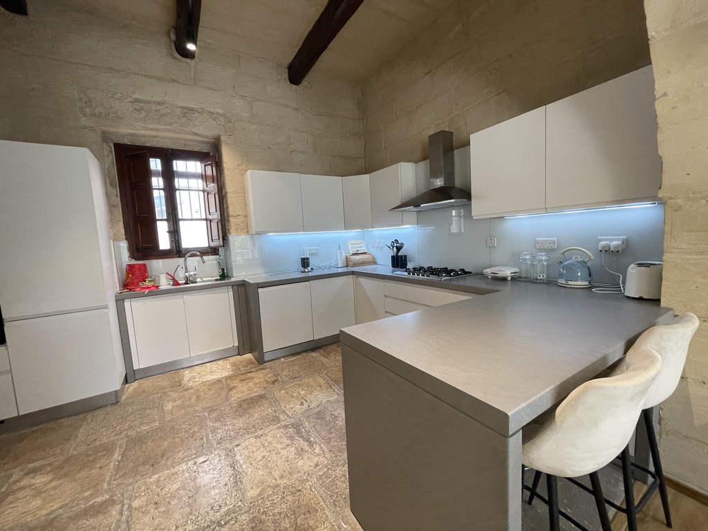 Mosta-house-of-character-to-let-11