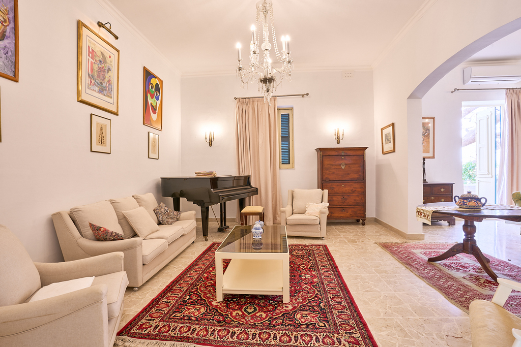 Balzan_villa_to_let-villa_with_pool-oyster_christie's