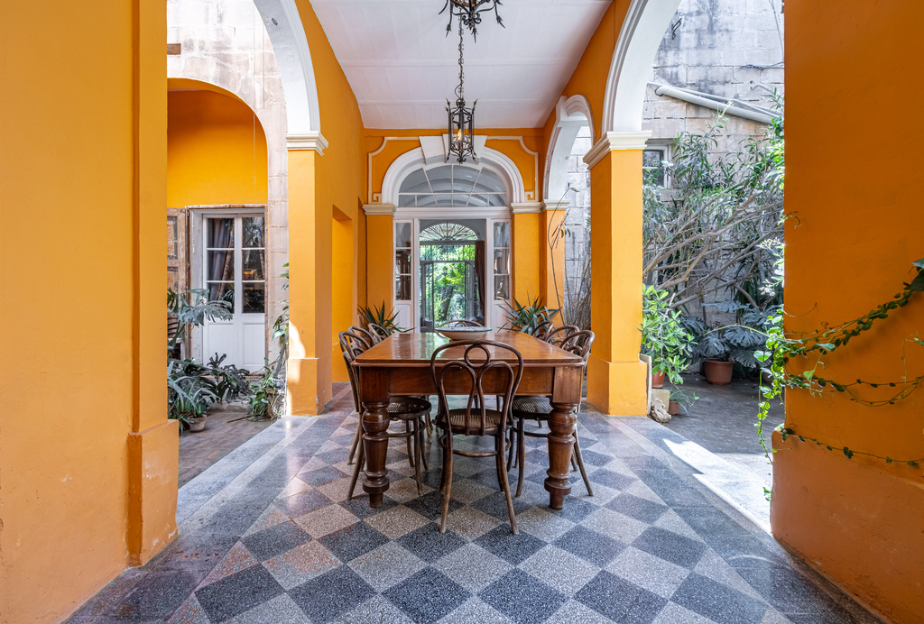 Birkirkara_townhouse_for_sale-safe_area-oyster_christie's