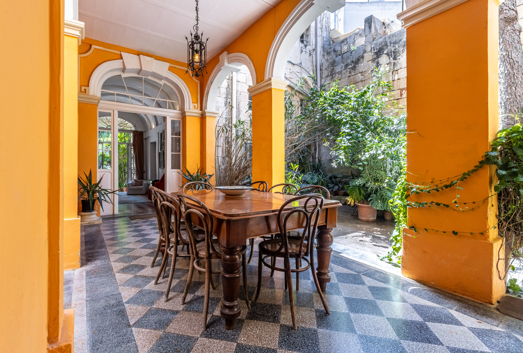 Birkirkara_townhouse_for_sale-space_for_a_pool-oyster_christie's