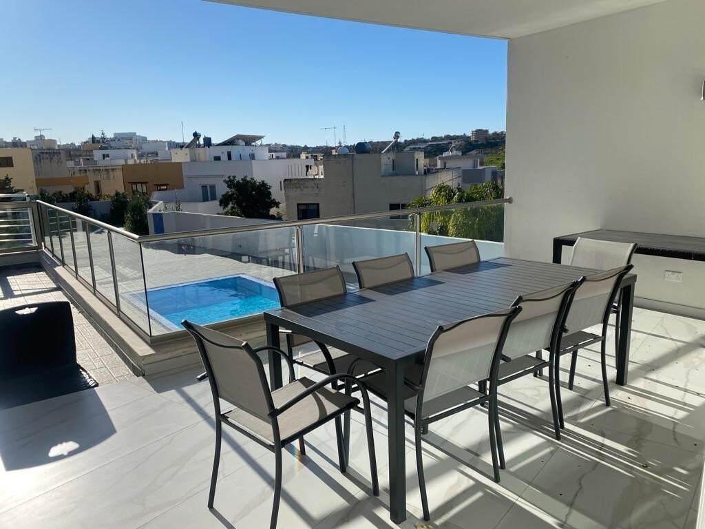 San_Gwann_apartment_to_let-property_with_pool-oyster_christies