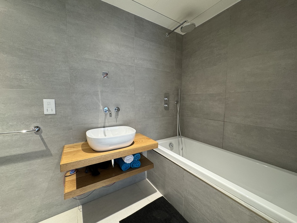 Mercury Towers Apartment's Image 3