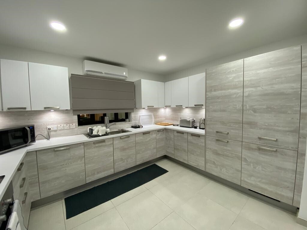 Madliena-Apartment-Kitchen-Oyster-Christies