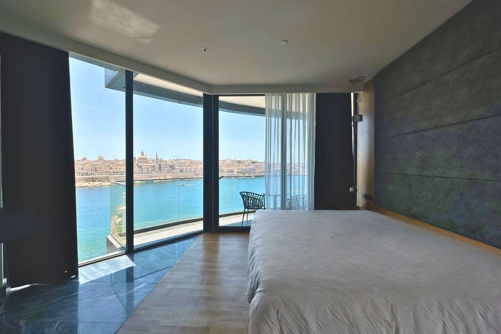 Sliema Luxurious Seafront Residence's Image 3