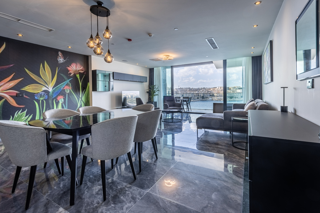 Sliema Luxury Seafront Apartment's Image 5