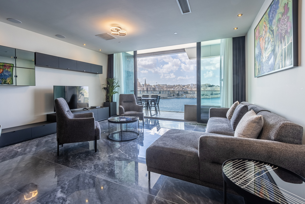 Sliema Luxury Seafront Apartment's Image 3