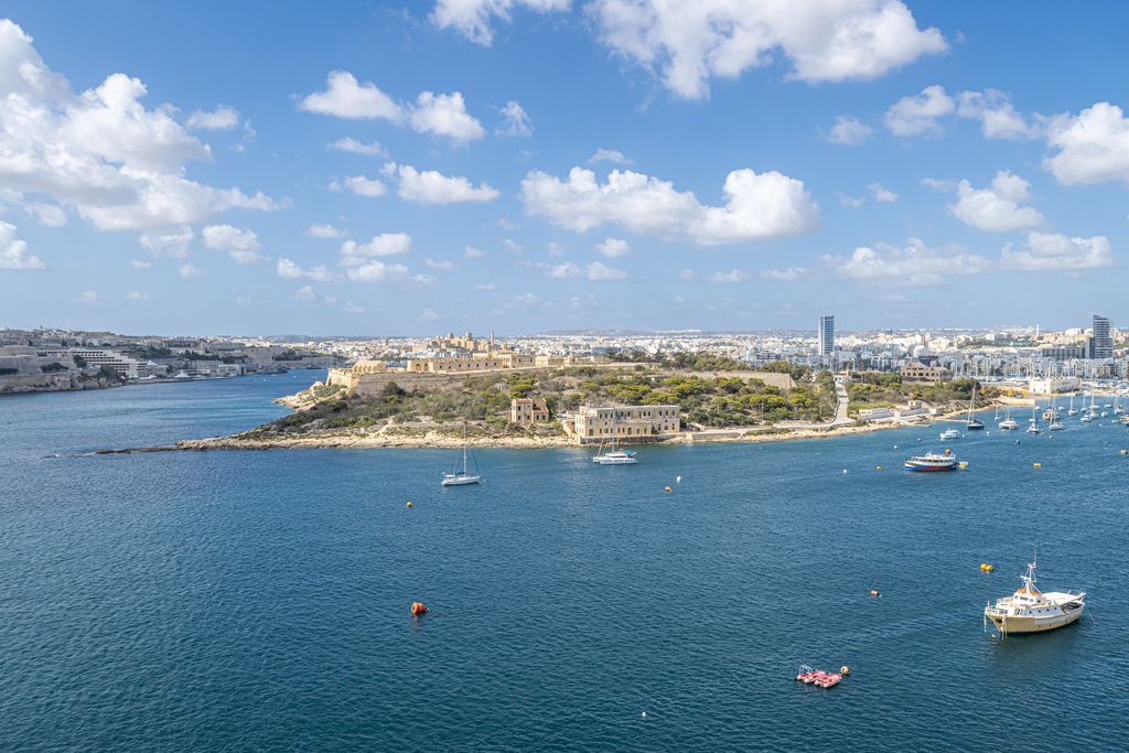 Sliema-apartment-to-let-safe-area-oyster-christies