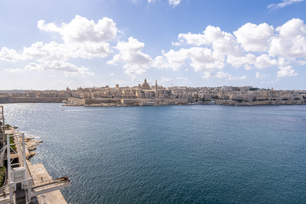 Sliema-apartment-to-let-sea-view-oyster-christies
