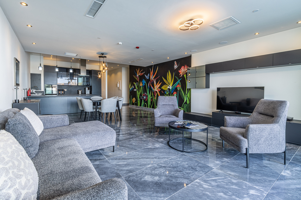 Sliema Luxury Seafront Apartment's Image 4