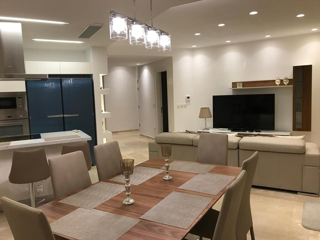 Sliema-apartment-to-let-dining-area-oyster-christies