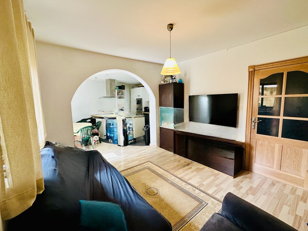 St.Julians-apartment-for-sale-retire-to-malta-oyster-christies