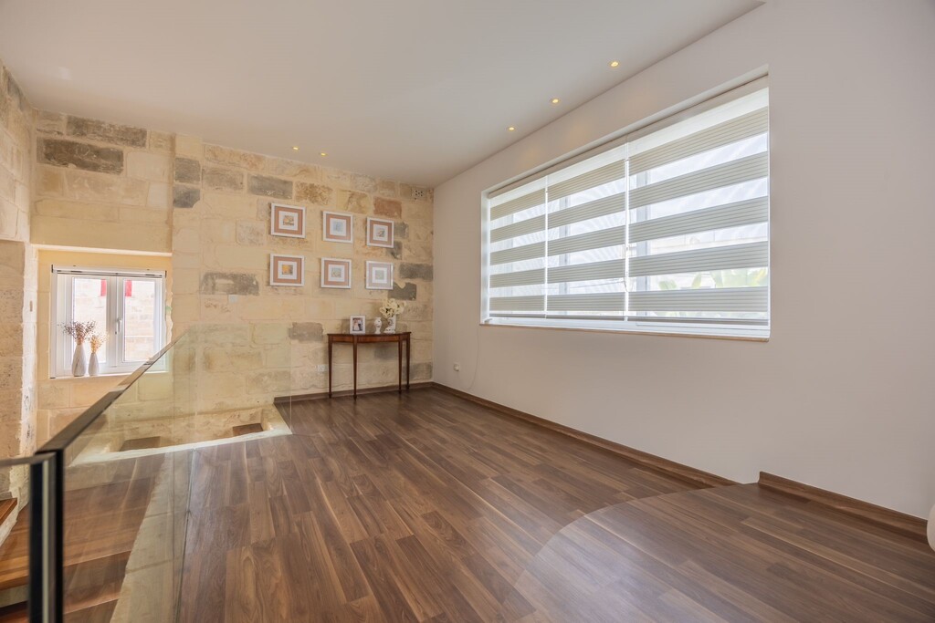 Zebbug-house-of-character-for-sale-hall-oyster-christies