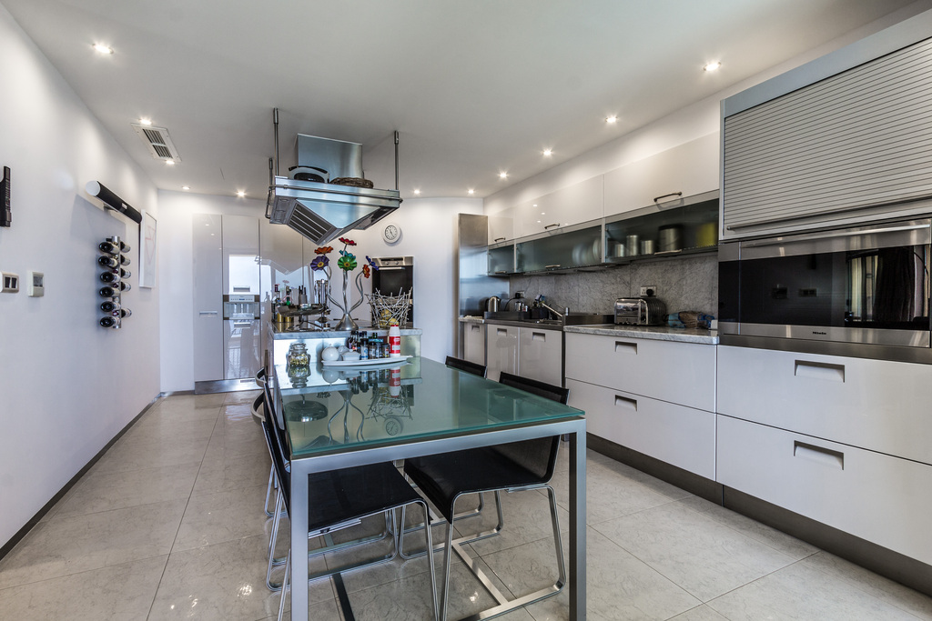 Portomaso Seafront Apartment's Image 8