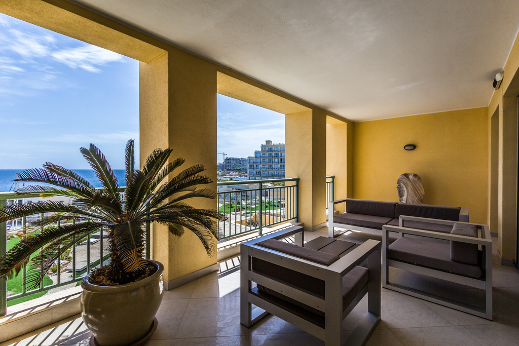 Portomaso Seafront Apartment's Image 3
